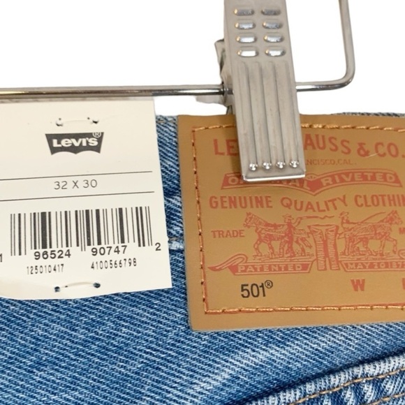 Levi's 501 Distressed High Waist Straight Leg Jeans Size 32 NWT - Picture 7 of 9